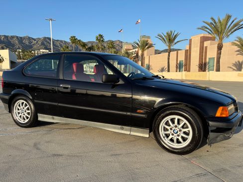 Used 1995 BMW 318ti Hatchback RWD image 11