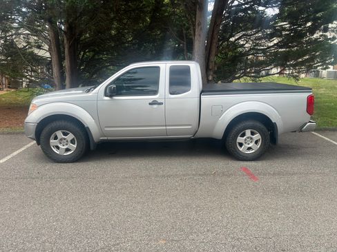 Used 2006 Nissan Frontier SE w/ (P01) Power Pkg AWD/4WD image 5