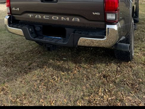 Used 2019 Toyota Tacoma SR5 image 2