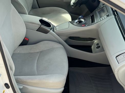 Used 2014 Toyota Prius Three image 11