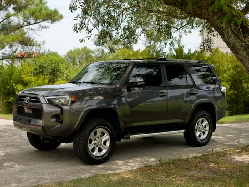 Used 2020 Toyota 4Runner SR5 Premium w/ Moonroof Package AWD/4WD image 1