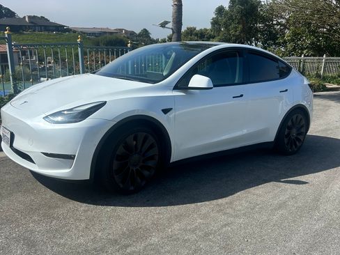 Used 2022 Tesla Model Y Performance image 1
