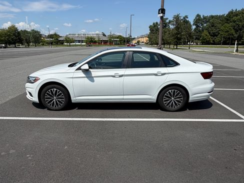 Used 2020 Volkswagen Jetta SE w/ SE Cold Weather Package FWD image 5