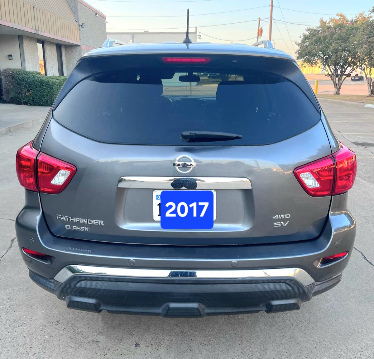 Used 2017 Nissan Pathfinder SV AWD/4WD image 8