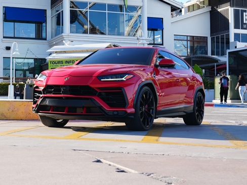 Used 2019 Lamborghini Urus image 2