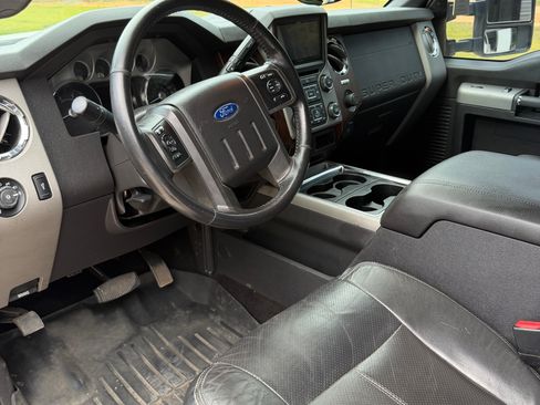Used 2016 Ford F250 Lariat w/ Lariat Interior Package AWD/4WD image 11