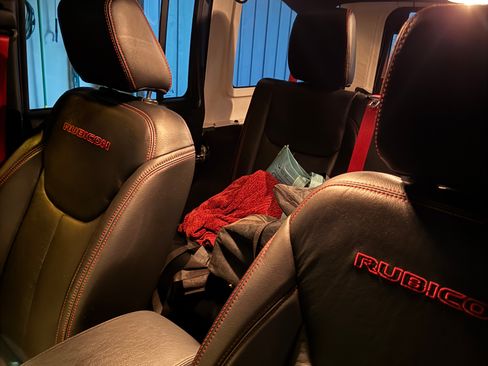 Used 2017 Jeep Wrangler Unlimited Rubicon image 4