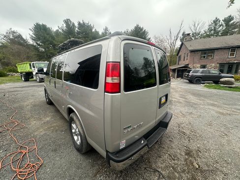 Used 2010 GMC Savana 1500 AWD image 14
