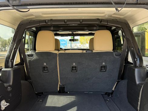 Used 2021 Jeep Wrangler Unlimited Sahara AWD/4WD image 18