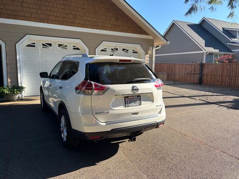 Used 2015 Nissan Rogue SV w/ SV Premium Package AWD/4WD image 6