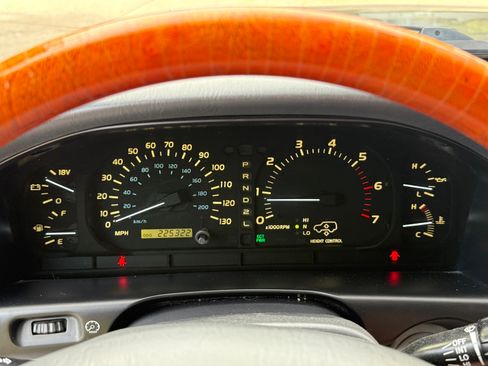 Used 2002 Lexus LX 470 4WD image 9