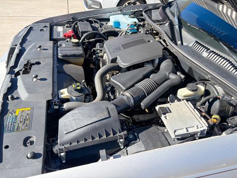 Used 2005 Lincoln Town Car Signature Limited image 9