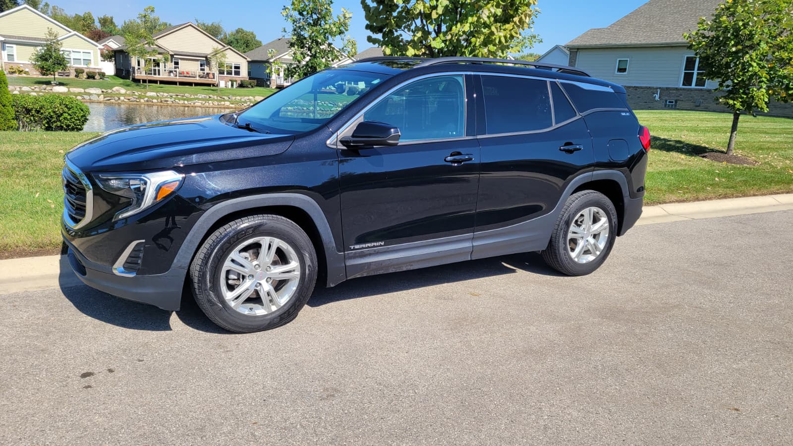 Used 2019 GMC Terrain SLE w/ Driver Convenience Package FWD image 9
