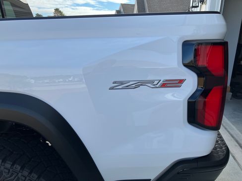 Used 2024 Chevrolet Colorado ZR2 w/ ZR2 Convenience Package III image 12