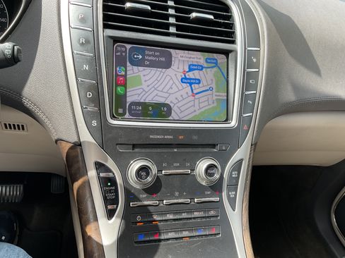 Used 2016 Lincoln MKX Reserve w/ Technology Package image 9