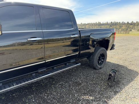 Used 2015 Chevrolet Silverado 2500 High Country w/ Duramax Plus Package image 9