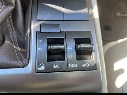 Used 2017 Lexus GX 460 Premium w/ Premium Package image 5