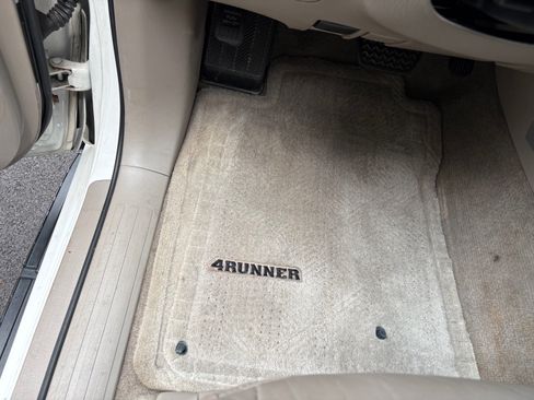 Used 2005 Toyota 4Runner Limited AWD/4WD image 18