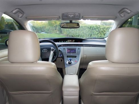 Used 2014 Toyota Prius Four image 15