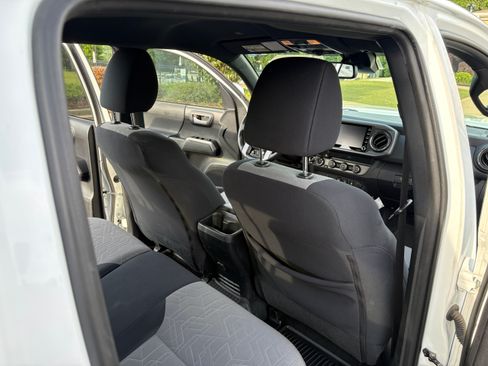 Used 2020 Toyota Tacoma TRD Off-Road AWD/4WD image 27