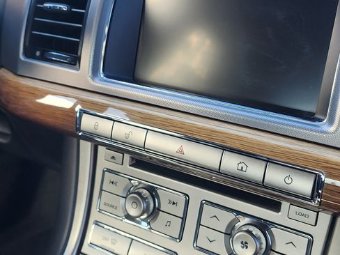 Used 2011 Jaguar XF Supercharged image 8