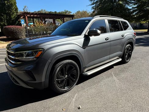 Used 2022 Volkswagen Atlas SE image 1