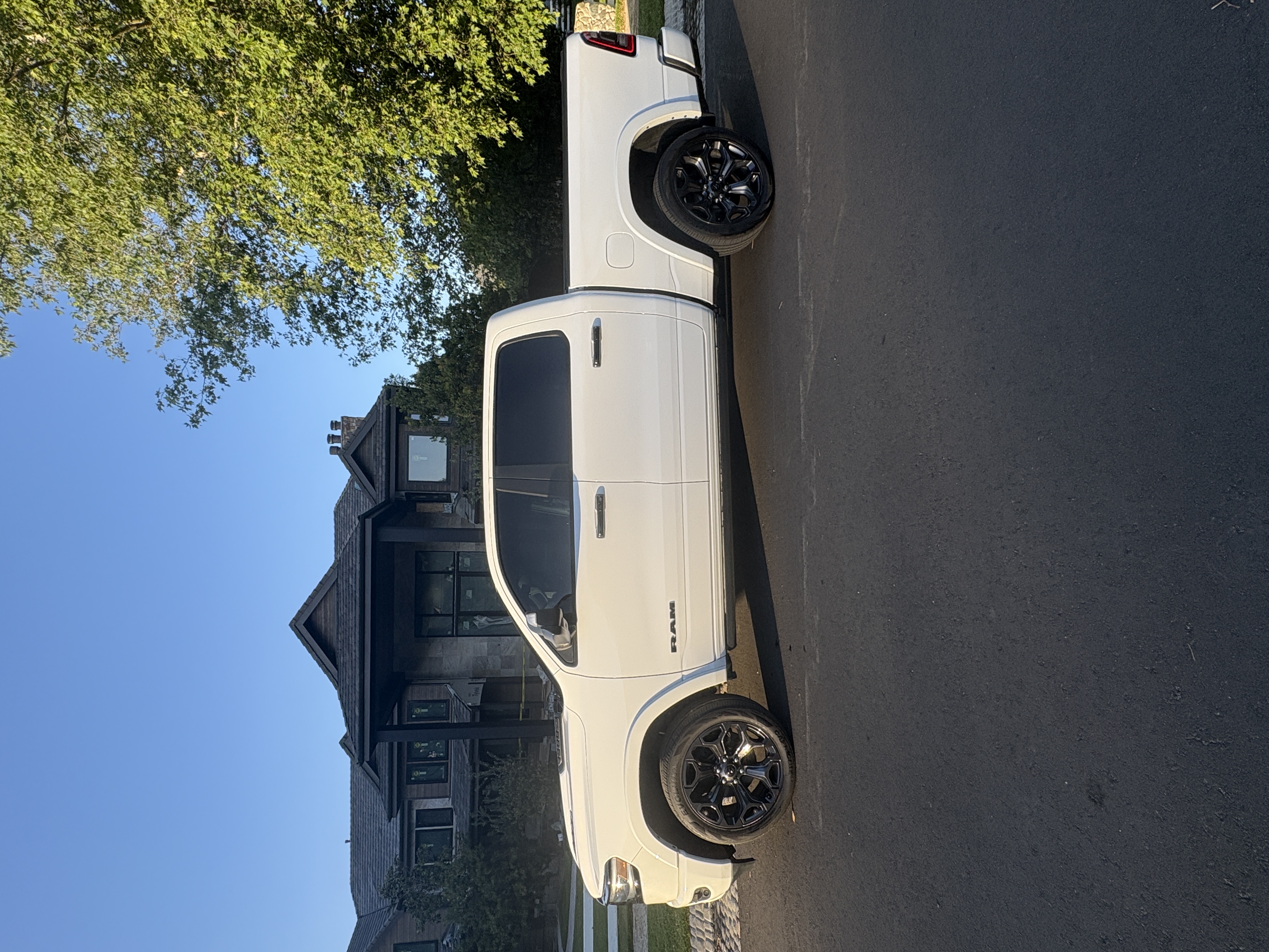 Used 2023 RAM 1500 Limited AWD/4WD image 2