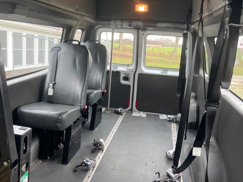 Used 2014 Ford E-250 and Econoline 250 Extended w/ Power Group image 11