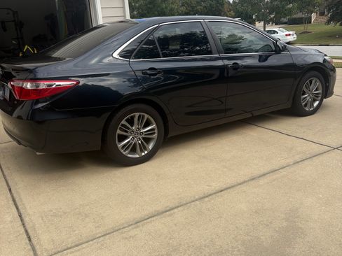 Used 2017 Toyota Camry SE FWD image 4