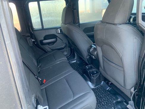 Used 2018 Jeep Wrangler Unlimited Sport S image 11