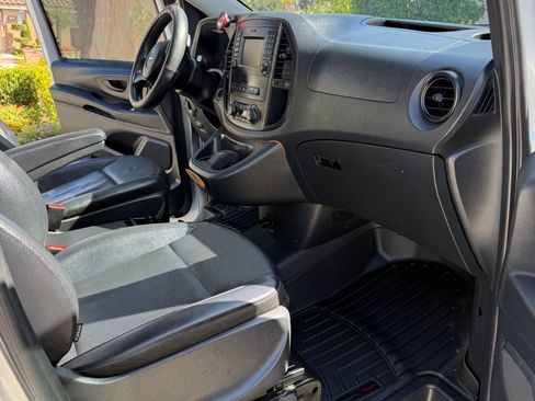 Used 2016 Mercedes-Benz Metris Passenger image 17