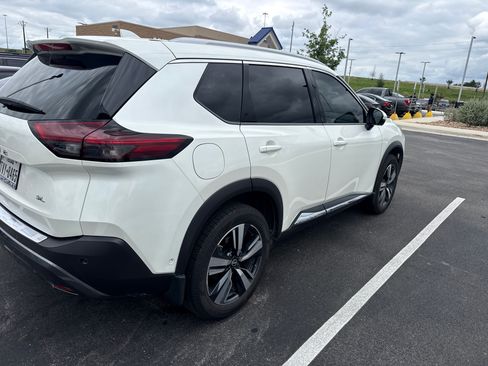 Used 2023 Nissan Rogue SL w/ SL Premium Package FWD image 9