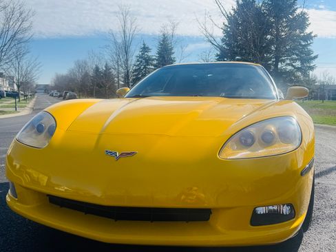 Used 2005 Chevrolet Corvette Coupe w/ Preferred Equipment Group image 2