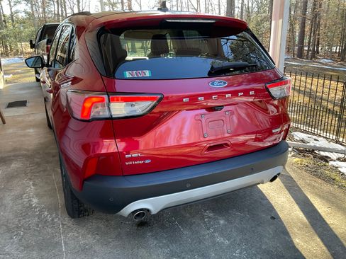 Used 2020 Ford Escape SEL image 15