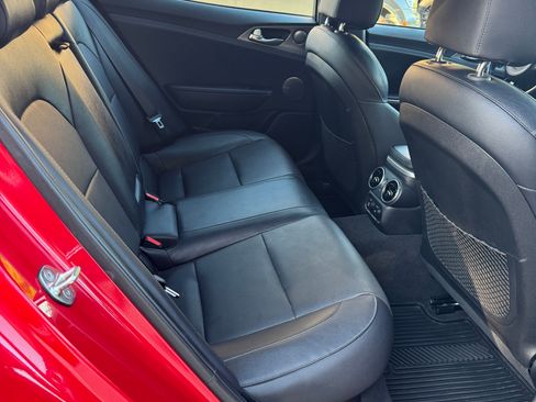 Used 2018 Kia Stinger GT1 RWD image 13