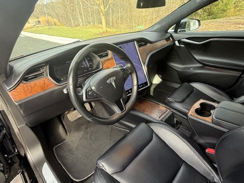 Used 2020 Tesla Model S Long Range Plus image 8