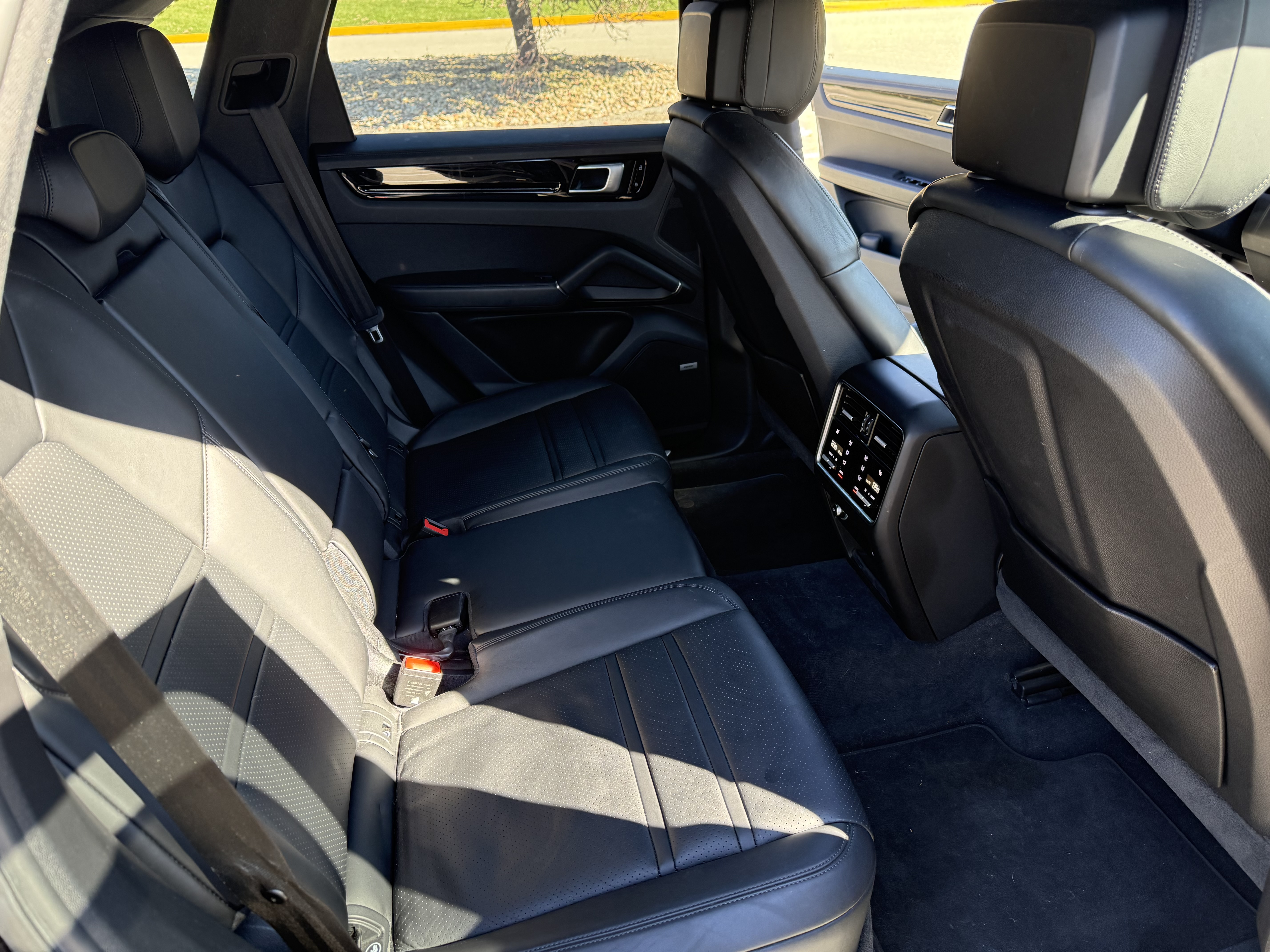 Used 2019 Porsche Cayenne S AWD/4WD image 32