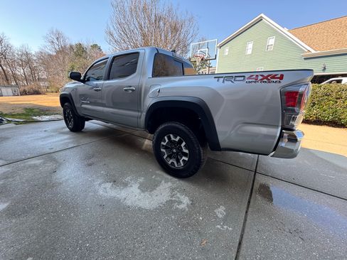 Used 2023 Toyota Tacoma TRD Off-Road image 5