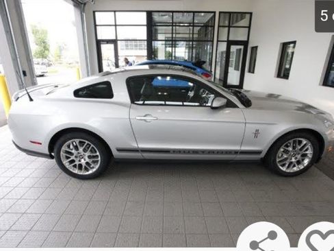 Used 2012 Ford Mustang Premium image 4