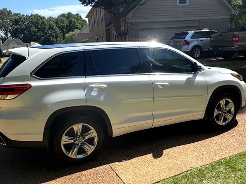Used 2018 Toyota Highlander Limited FWD image 4