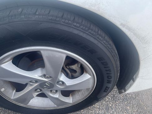 Used 2014 Hyundai Elantra SE image 17