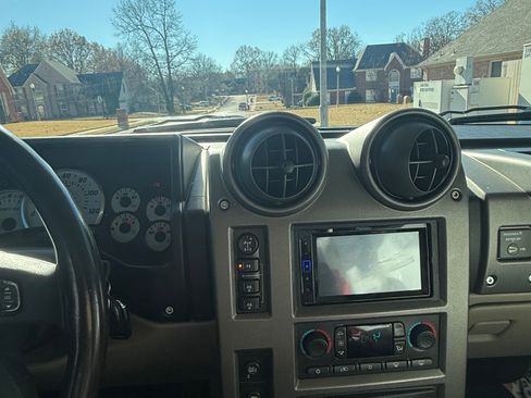 Used 2004 HUMMER H2 w/ Preferred Equipment Group image 12