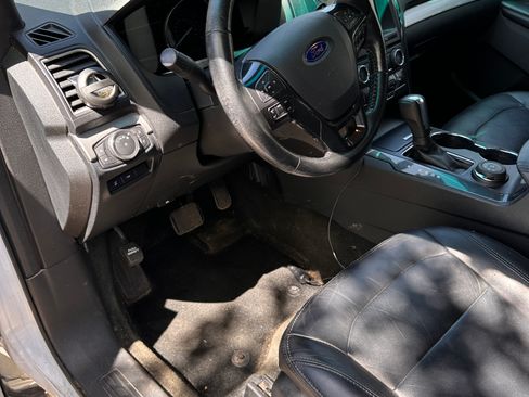 Used 2016 Ford Explorer XLT w/ Equipment Group 202A AWD/4WD image 26