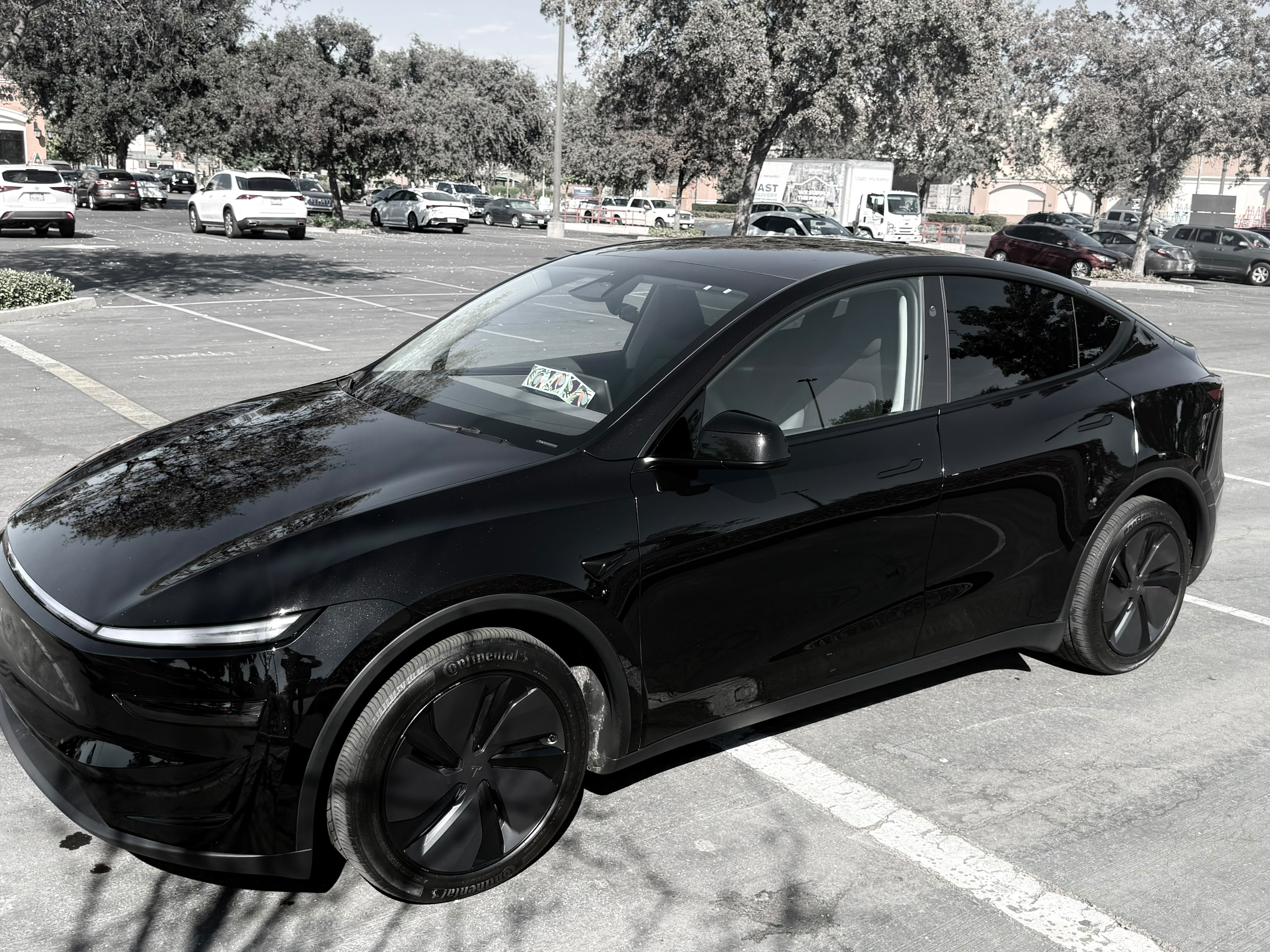 Used 2026 Tesla Model Y Long Range RWD image 1