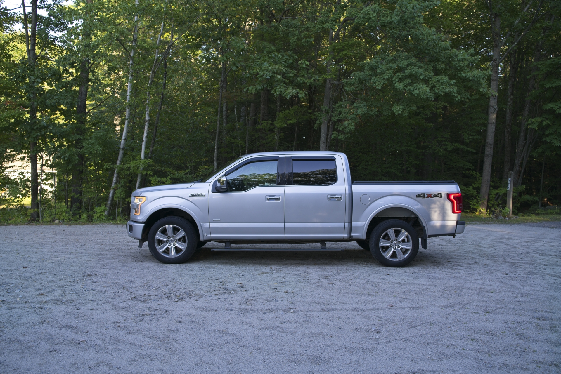 Used 2015 Ford F150 Platinum w/ Equipment Group 701A Luxury AWD/4WD image 2