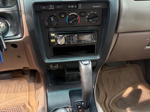 Used 2001 Toyota 4Runner SR5 image 12