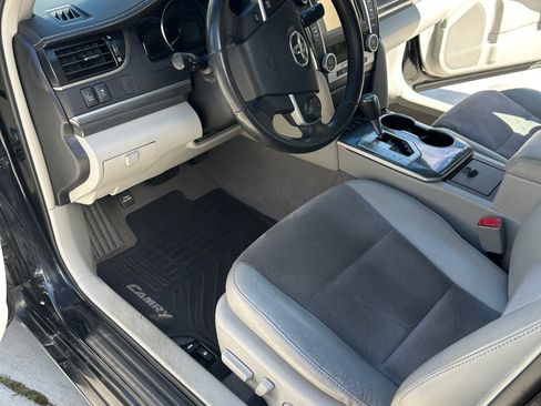 Used 2013 Toyota Camry XLE w/ Leather Pkg image 13
