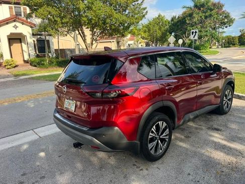 Used 2021 Nissan Rogue SV FWD image 2