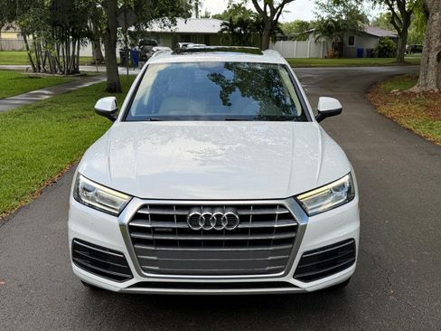 Used 2019 Audi Q5 2.0T Premium w/ Convenience Package AWD/4WD image 2