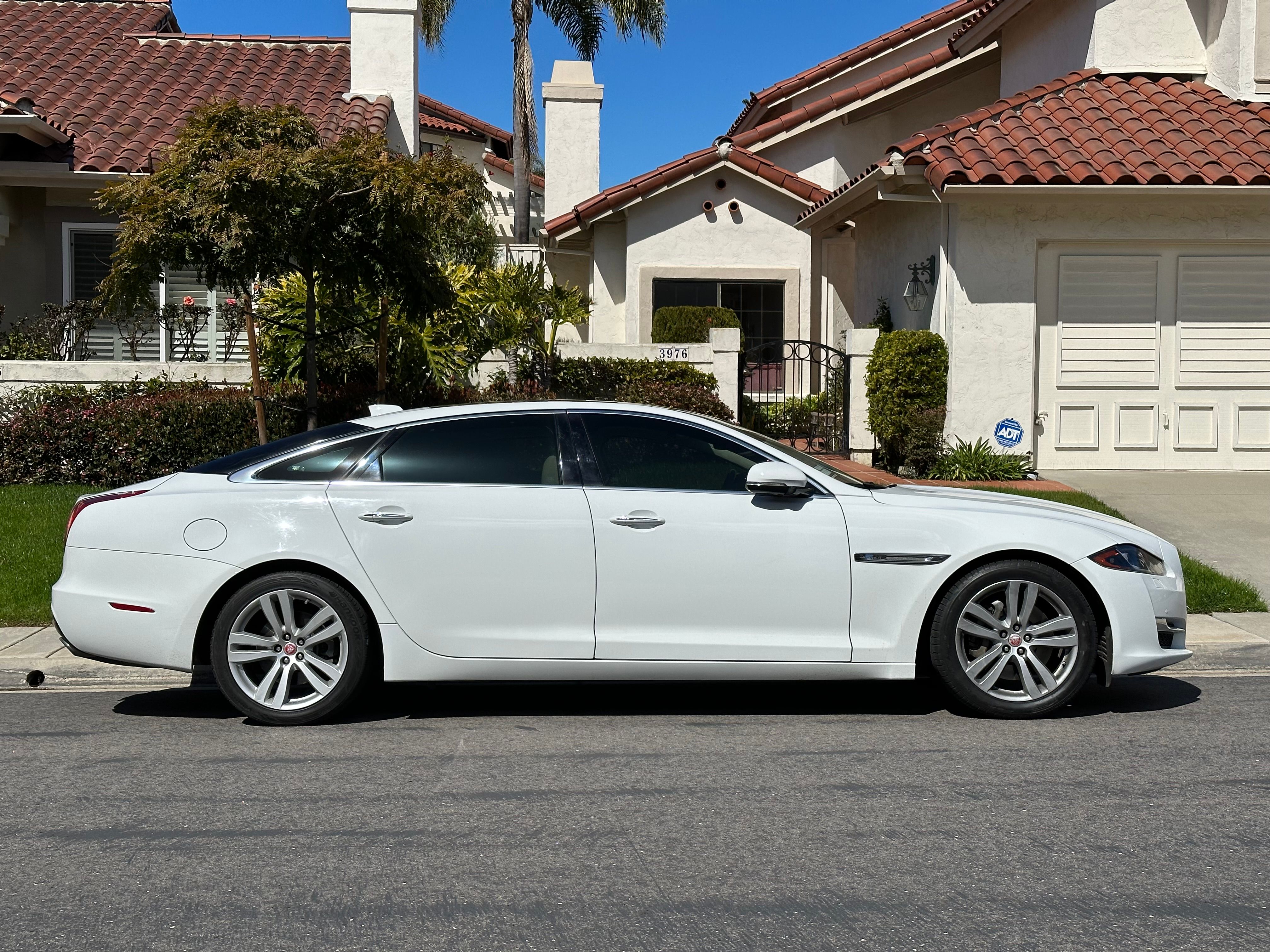 Used 2016 Jaguar XJ L Portfolio RWD image 1